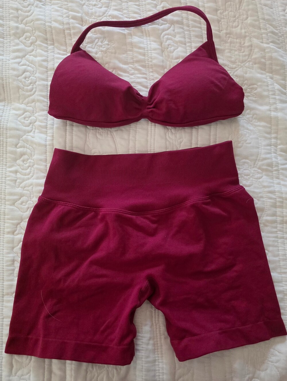 2 Pc Red Seamless Yogs Set Women's Halter Bra High Waist Scrunch Shorts Sz S